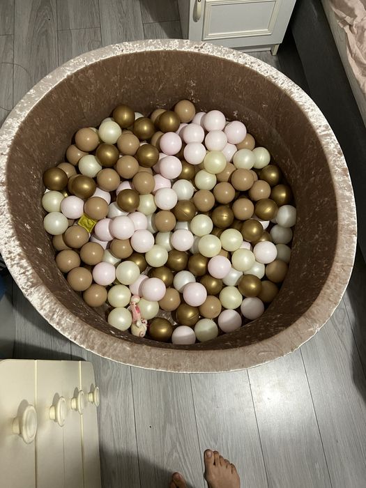 Дитячий сухий басейн з кульками