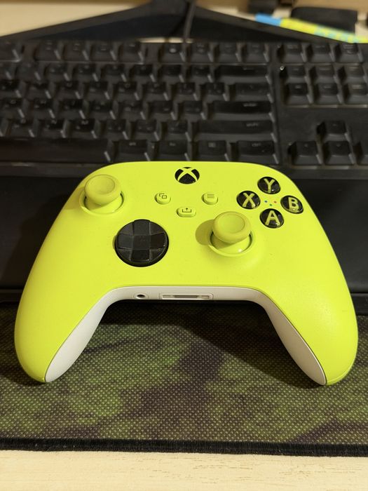 Геймпад Xbox One Electric Volt + адаптер + провод