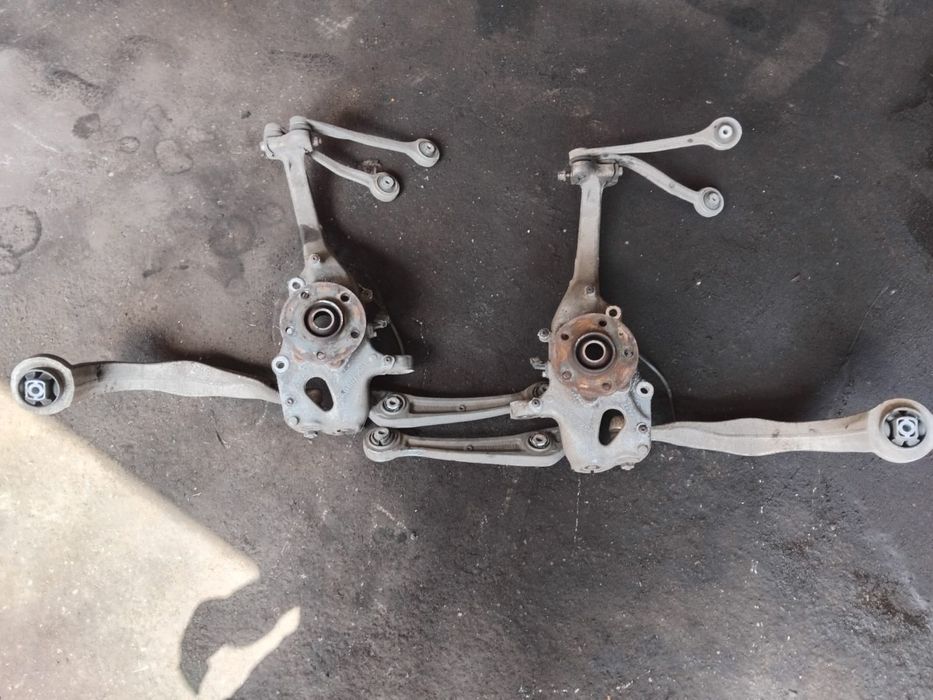 Zwrotnica przod przednia prawa lewa Audi Q5 8R A4 B8 A5 A6 C7