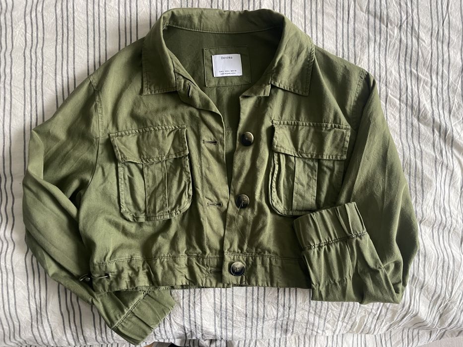 Оливковий жакет жіночий Bershka