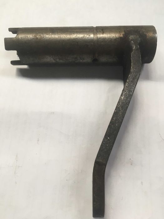 Wałek wyłączający sprzęgło główne Zetor