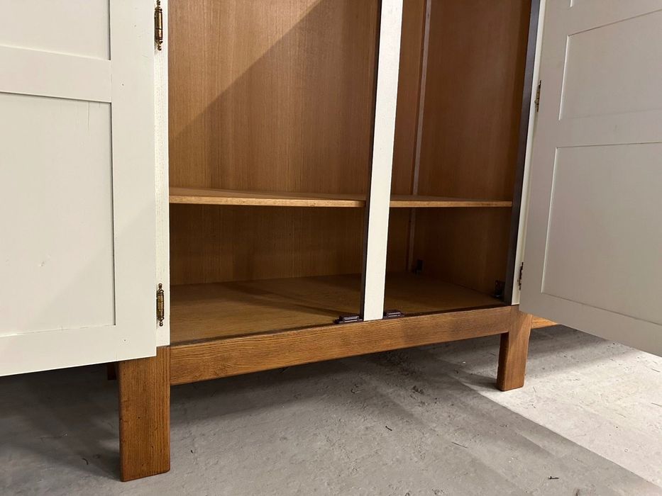 Дубова антикварна шафа