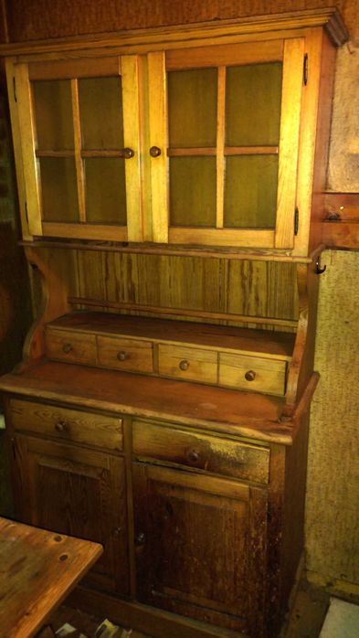 Kredens - witryna do kuchni, stół, 2 krzesła, ława. Lite drewno sosna.