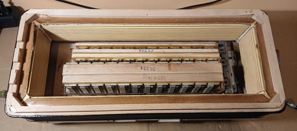 Akordeon HOHNER TANGO IIM 96 basów