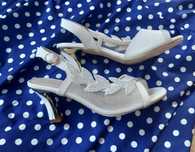 Sandałki białe eleganckie buty na obcasie nowe 38