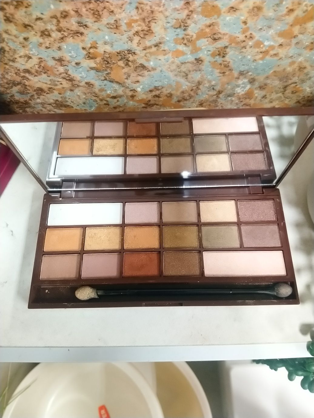 Paleta cieni do powiek Revolution Makeup Golden Bar 16