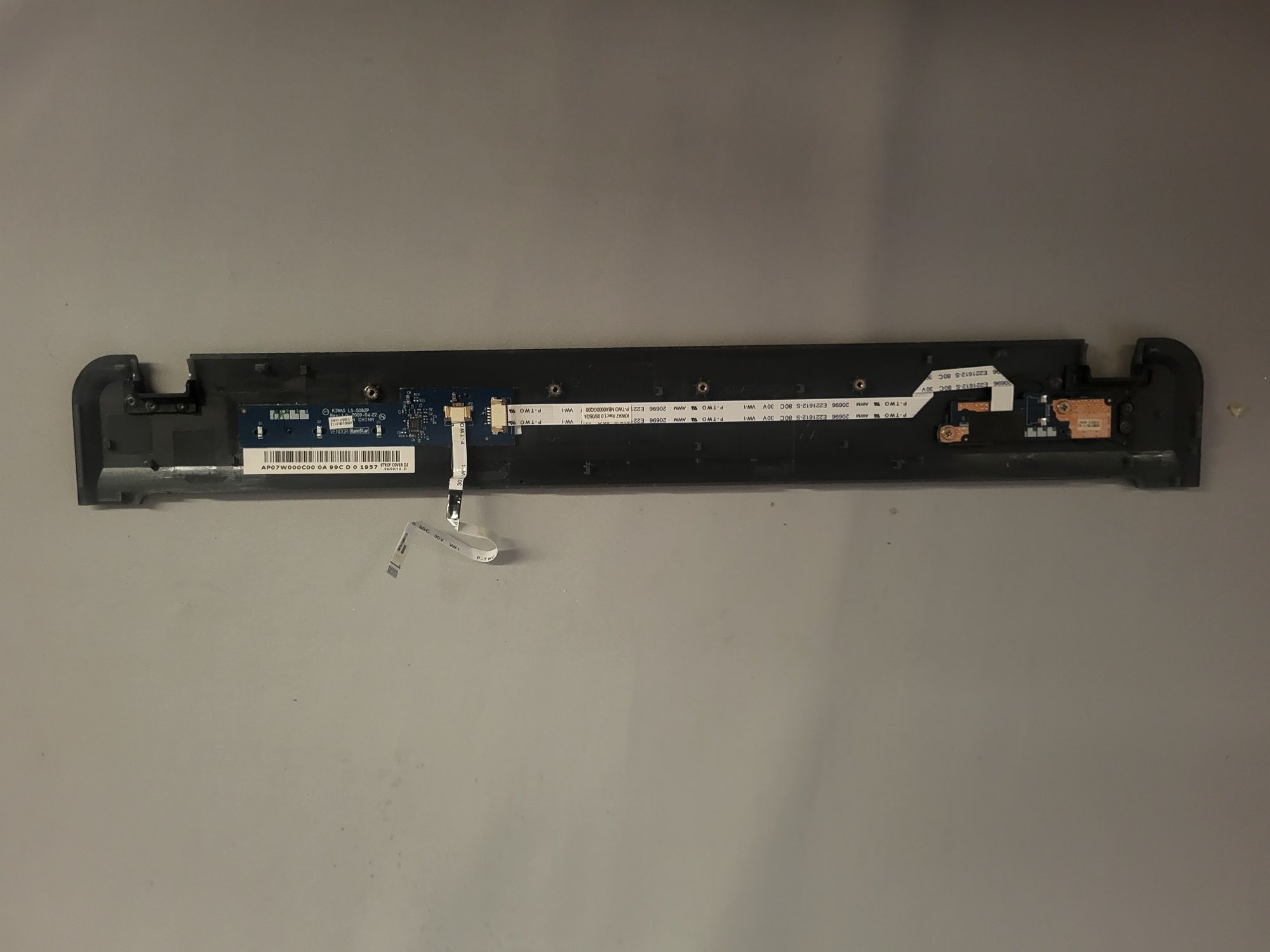 Sprzedam włącznik + przedni panel do laptopa Lenovo G550