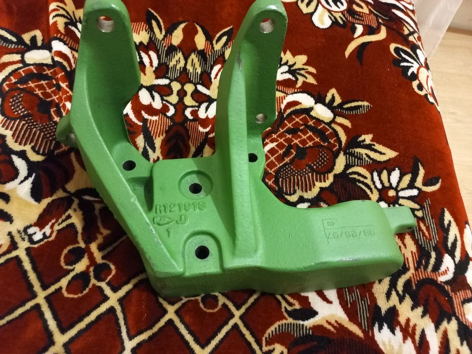 Суппорт John Deer R121913.