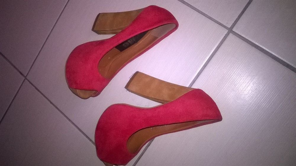 Sapatos vermelhos 35