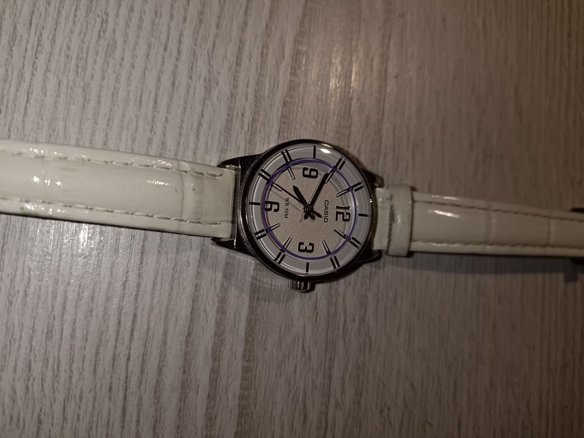 Zegarek Casio używany. Dla dziewczynki/komunia/biały