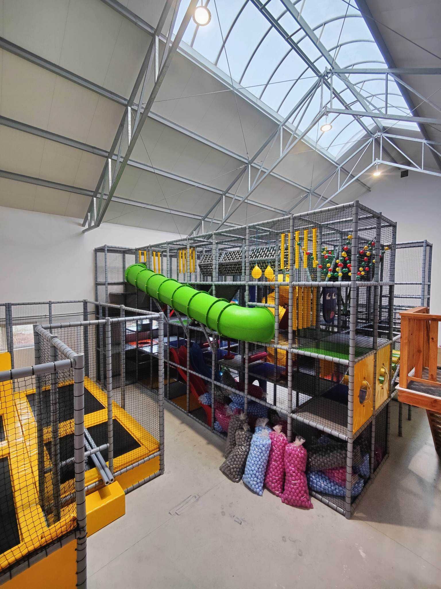 sala zabaw park trampolin park rozrywki kulki NINJA TOR małpi gaj