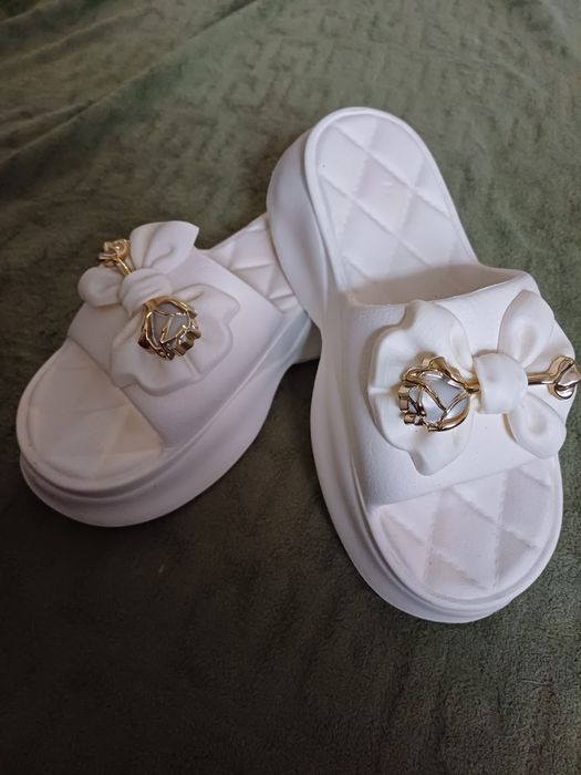 Продам класні шльопки!