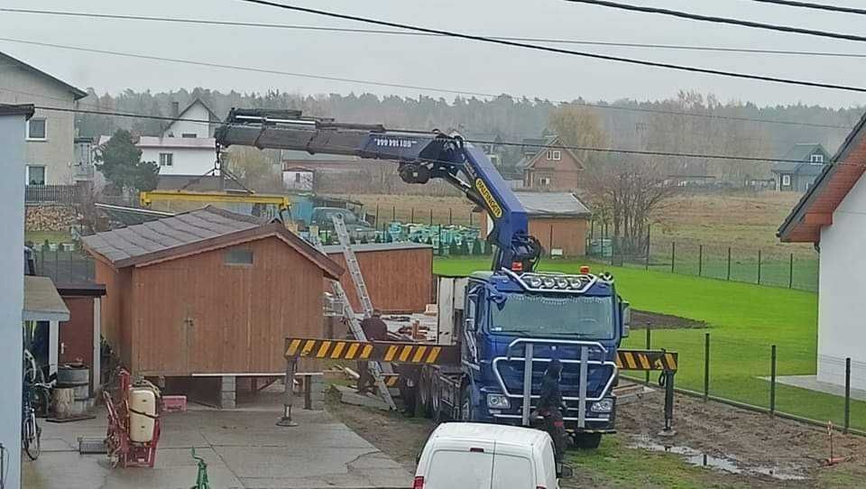 Transport domków holenderskich z HDS montaże Naczepa z HDS dłużyca