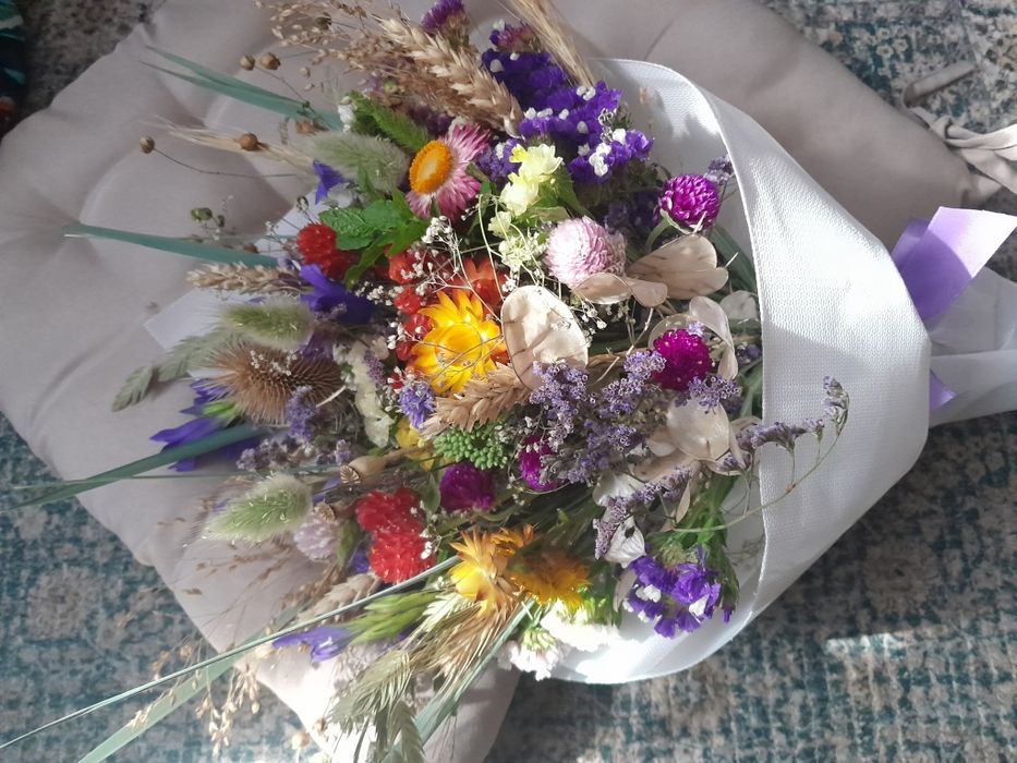 Квіти під замовлення/живі сезонні та сохоцвіти/букети