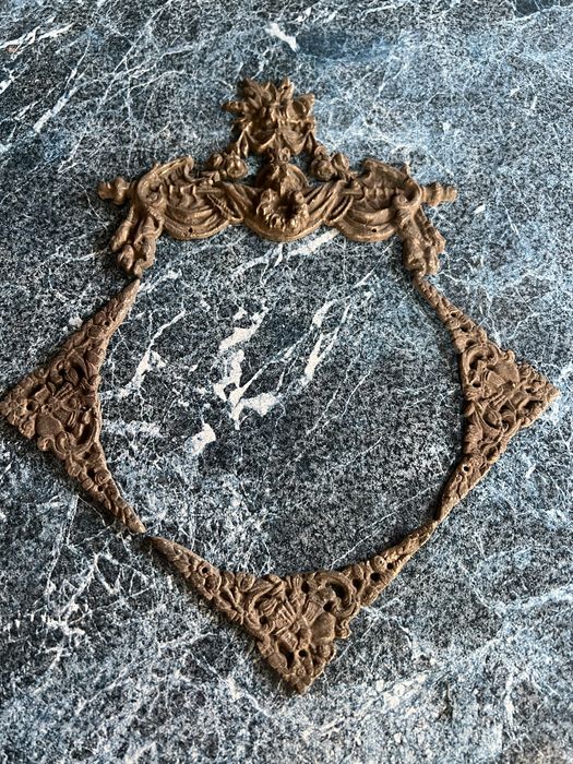 Старинная бронзовая рамка для фото или зеркала