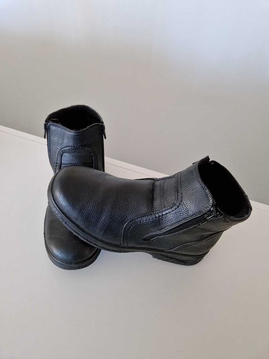 Botas Pretas T41 com 2 fechos