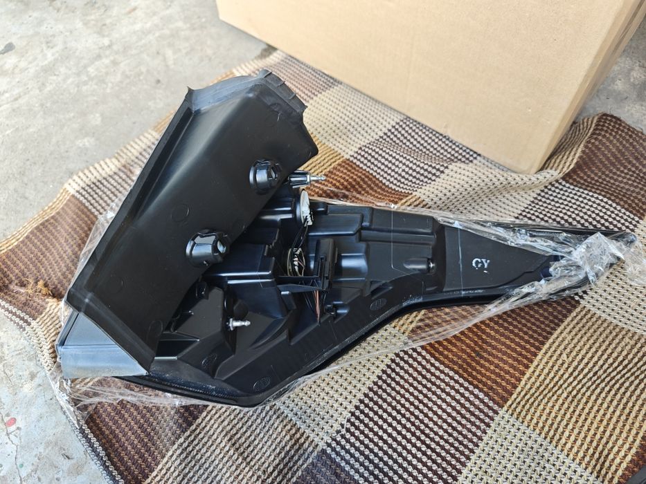 Продам два нових фоняря на Форд ескейп 2016-2019 рік.