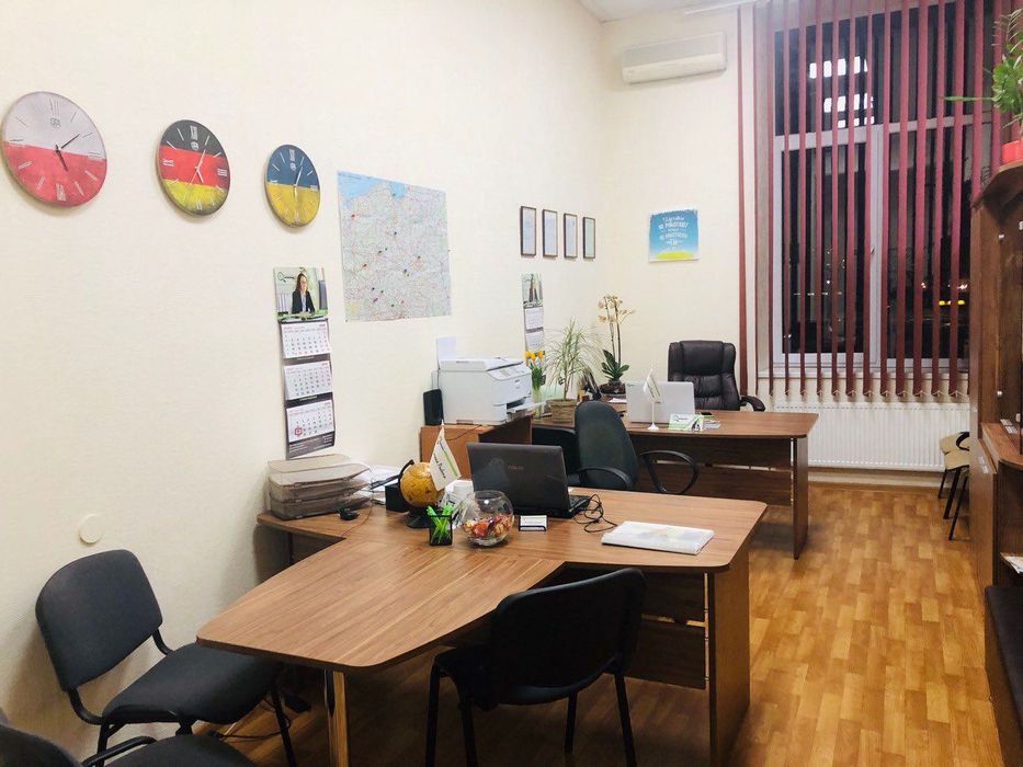 Офісні меблі Нові