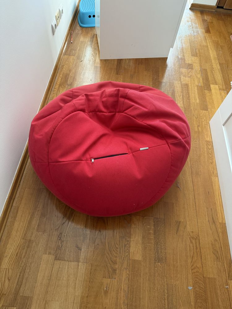 Puff encarnado, muito confortavel