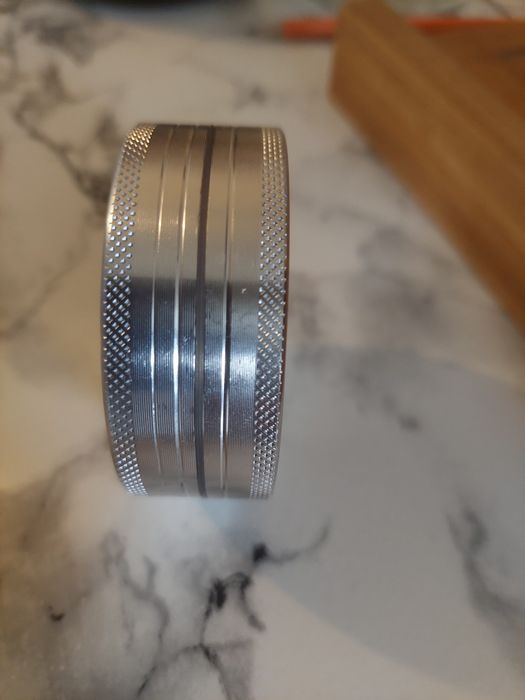 Grinder Metálico ZOMBIE