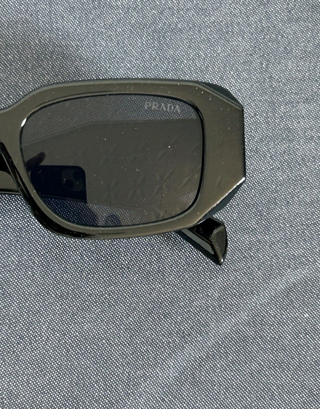 Óculos de sol da Prada pretos novos sem riscos