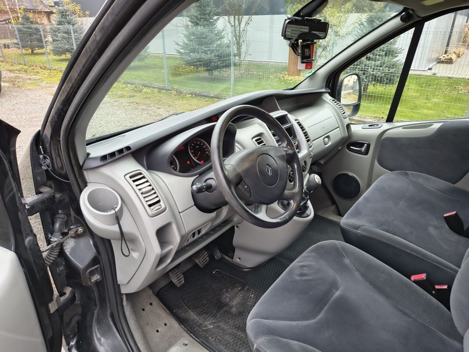 Renault Trafic II 2.0 dCi long 9.os Black Edition