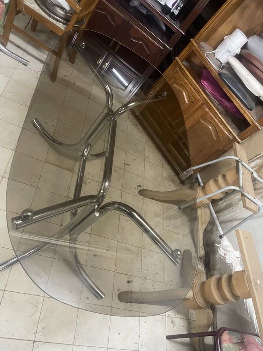 Mesa de sala com tampo de vidro