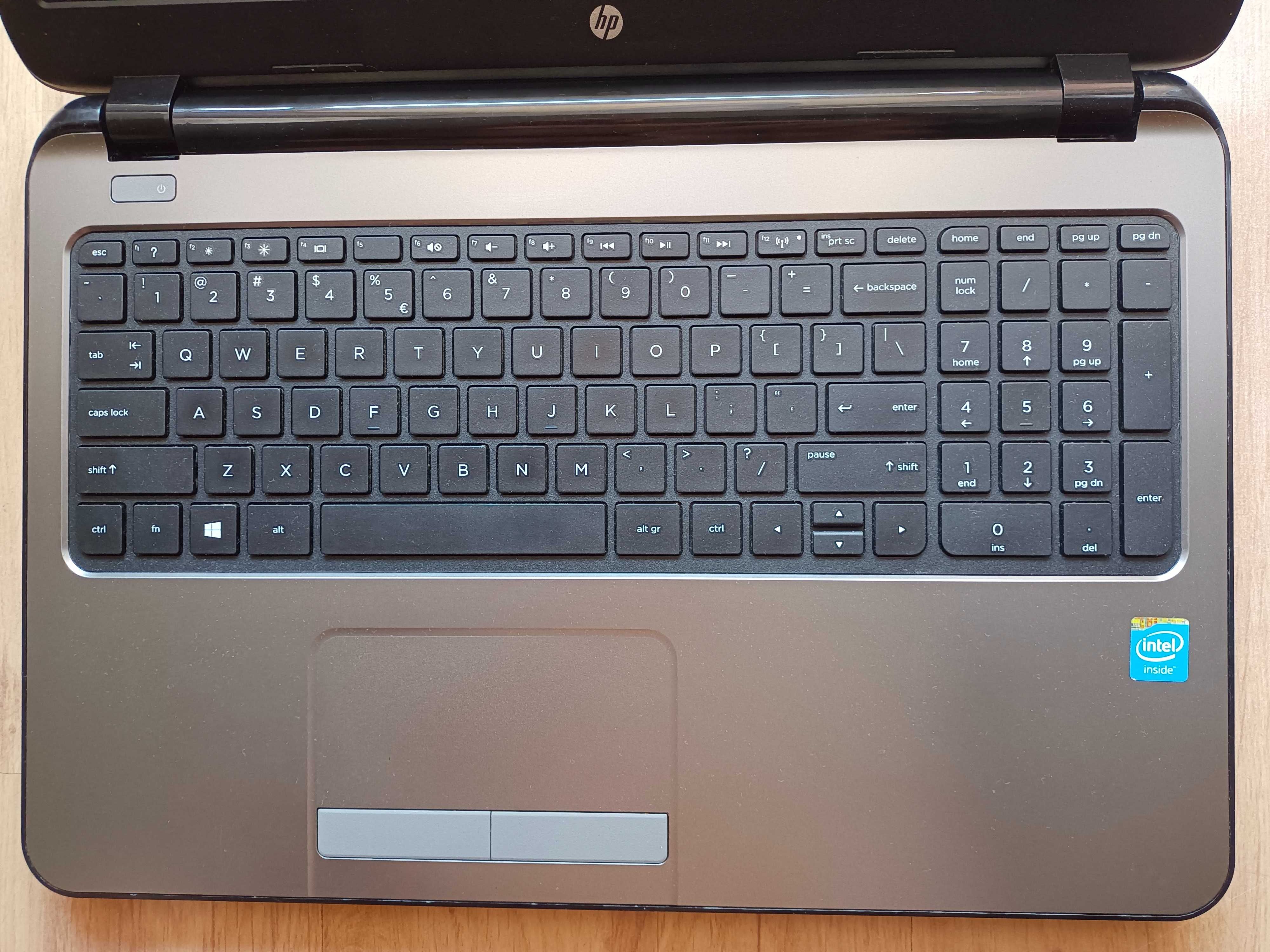 Laptop HP - 15"/WIN10 / ssd-240gb / ram-8gb / cpu-2x2,16ghz / bat-3h