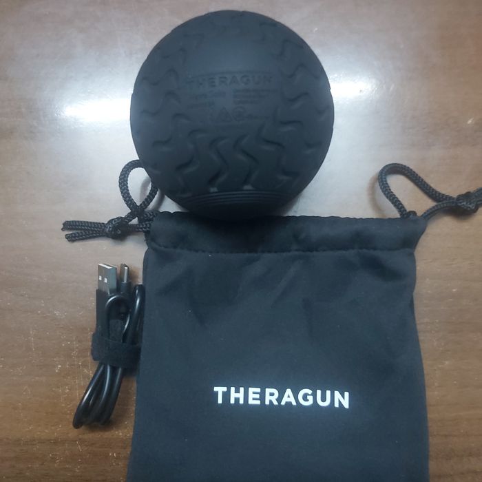 Theragun  масажний мяч