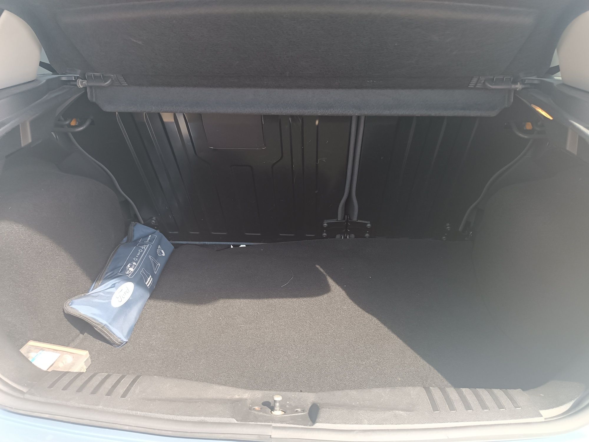Vendo Ford fiesta 1.2 gasolina imaculado com 53 mil km reais