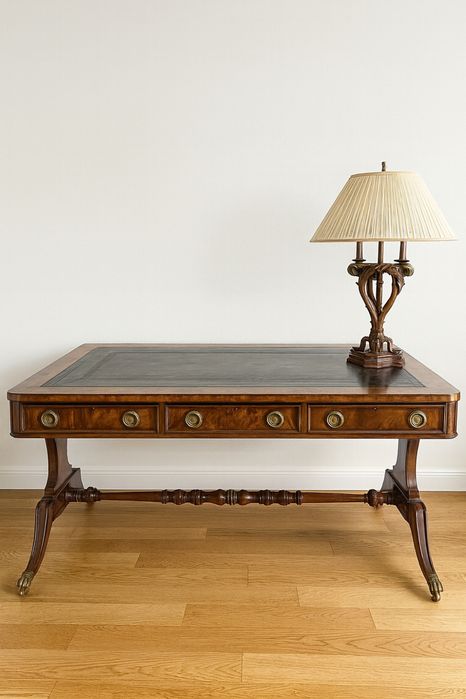 Стіл письмовий в колоніальному стилі