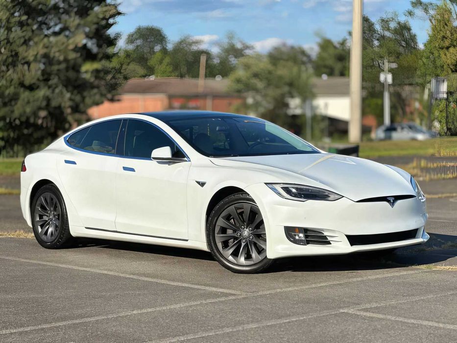 Tesla Model S      2018