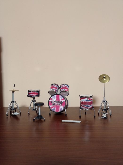 Miniaturowy zestaw instrumentów perkusyjnych