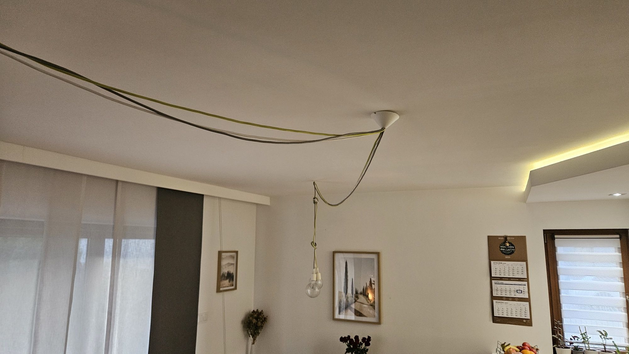 Lampa - Kolorowe kable w oplocie i żarówki