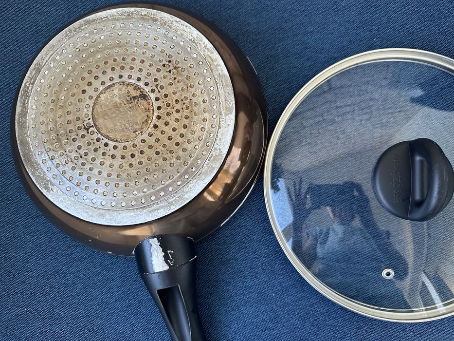 Пательні з кришками (сковорідки) б/в