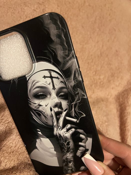 Чехли на айфони нові