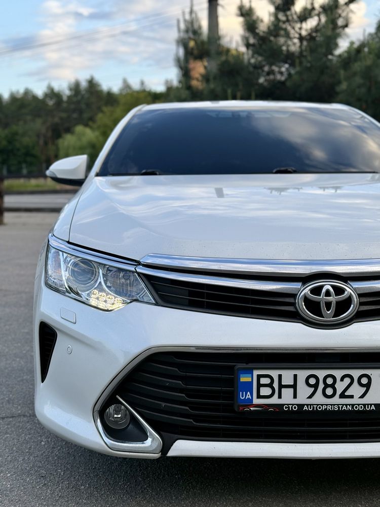 Продам официальную Toyota Camry 2015года