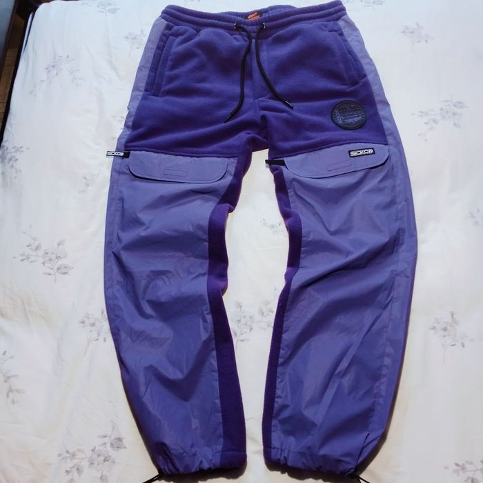 Штани на флісі Pull and bear,з рефлективним покриттям.