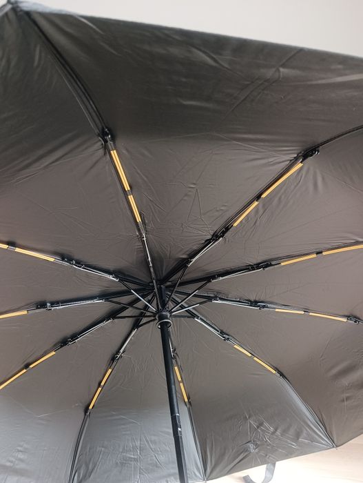 Nowy czarny parasol