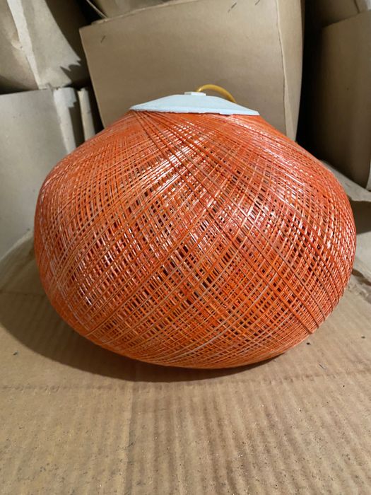 Лампа цветная из ниток