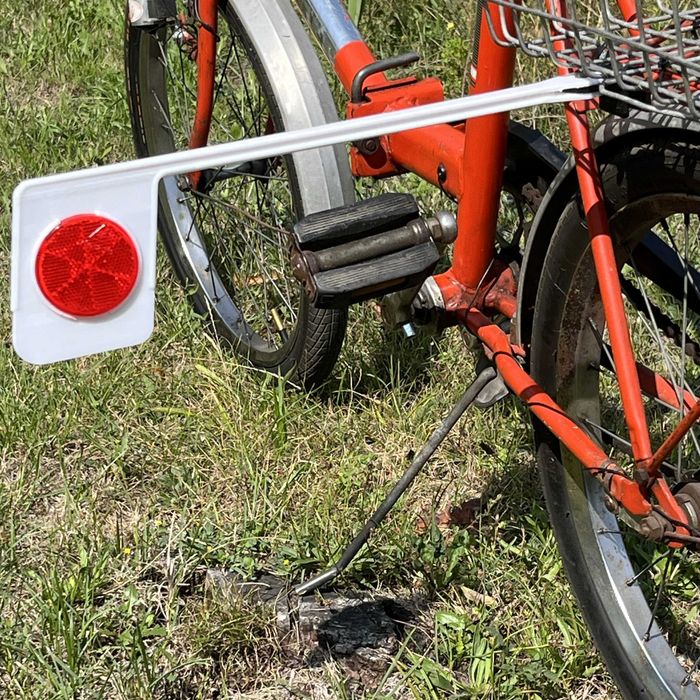 Białe ramię bezpieczeństwa do roweru, chorągiewka Wigry Jubilat, Romet