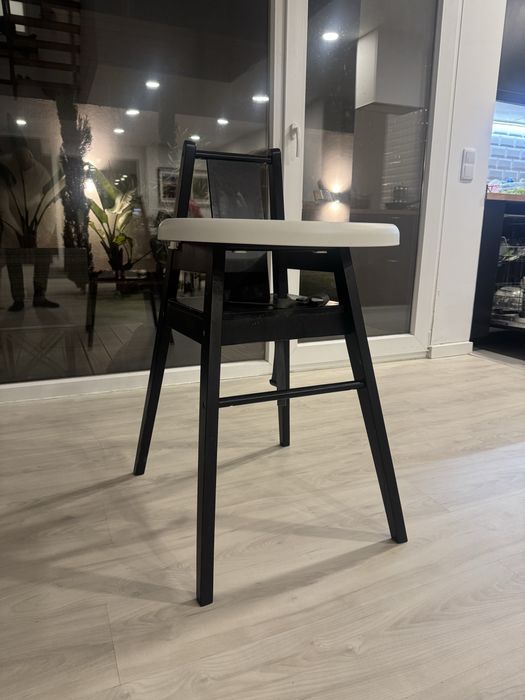 Cadeira preta de refeicao bebe