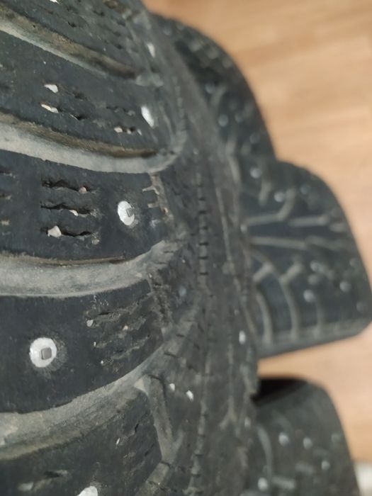 Гума зимова шиповпна 205 55 16 Nokian Hakkapelitta