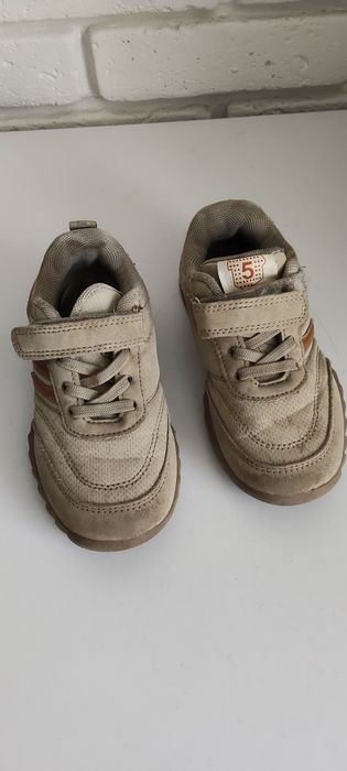 Віддам взуття кросівки черевики шкіряні 27 і 28 розміри