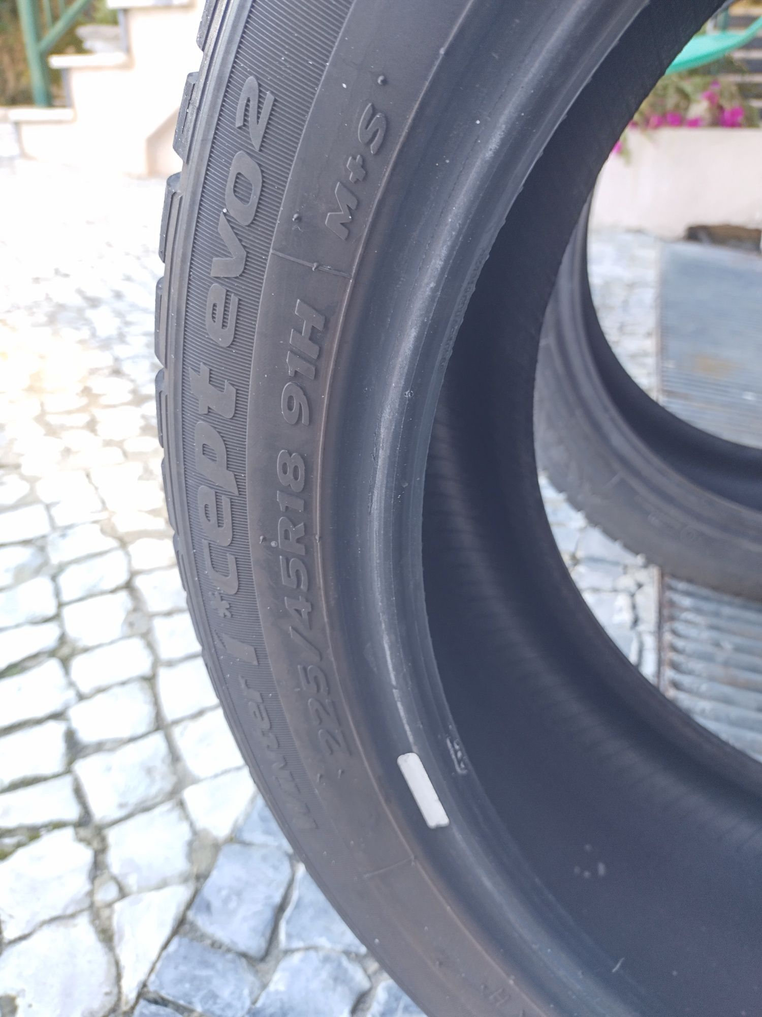 Pneus Hankook winter I*cept evo2 225/45R18 MO