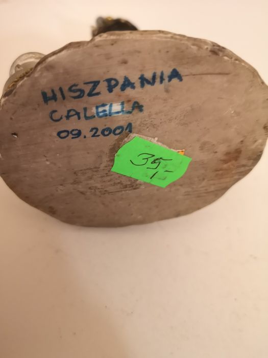 Figurka dziewczynki wykonana w Hiszpanii w 2001 roku