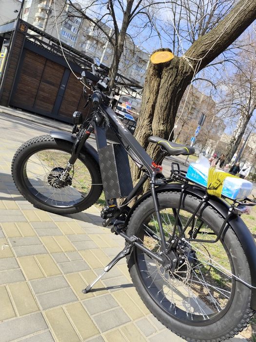Потужний повнопривідний електрофетбайк
