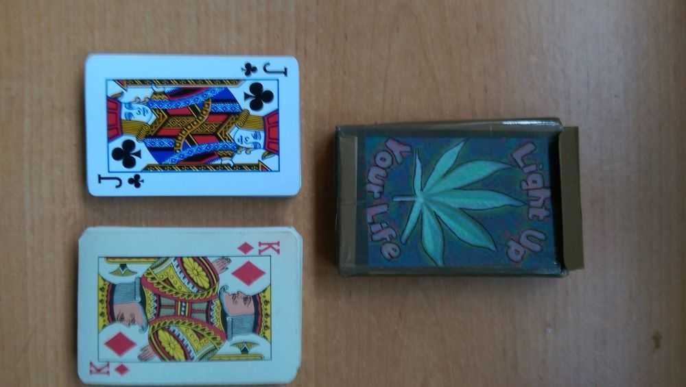 2 baralhos cartas + 2 Dominós