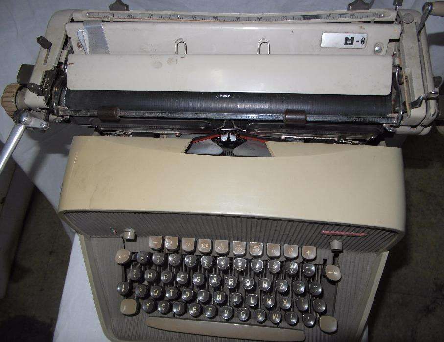 Máquina de Escrever Antiga Messer M8