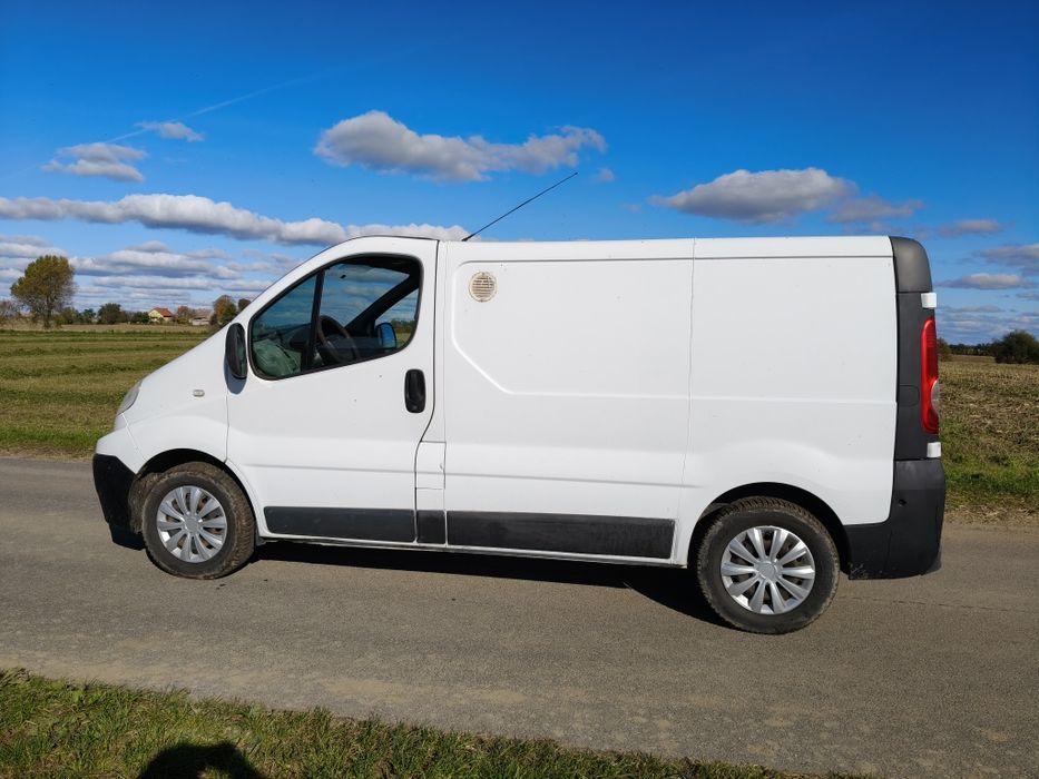 Renault Trafic 2 2012 hak świeżo sprowadzony do rejestracji